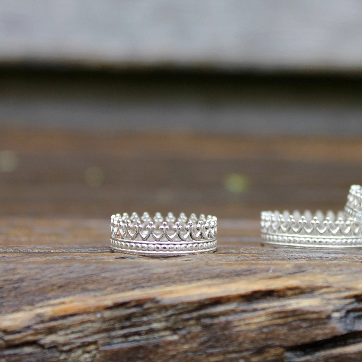 Crown Ring in Sterling Silver With Dainty Dot Border
