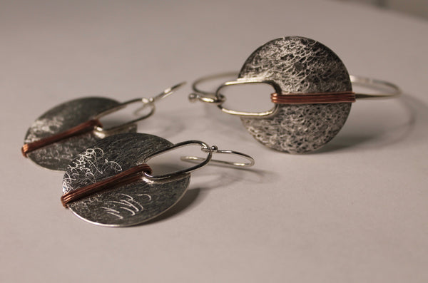 Silver circle with copper lines Earrings and bracelet 