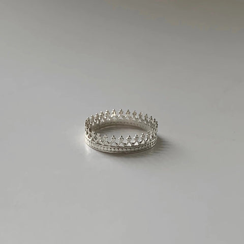 Crown Ring with Dot Border